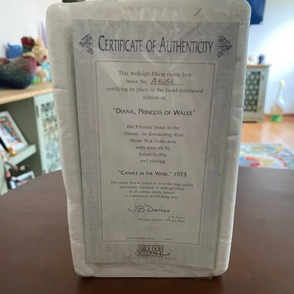 Princess Diana- Music Box with certificate of Authenticity - Picture 9 of 9